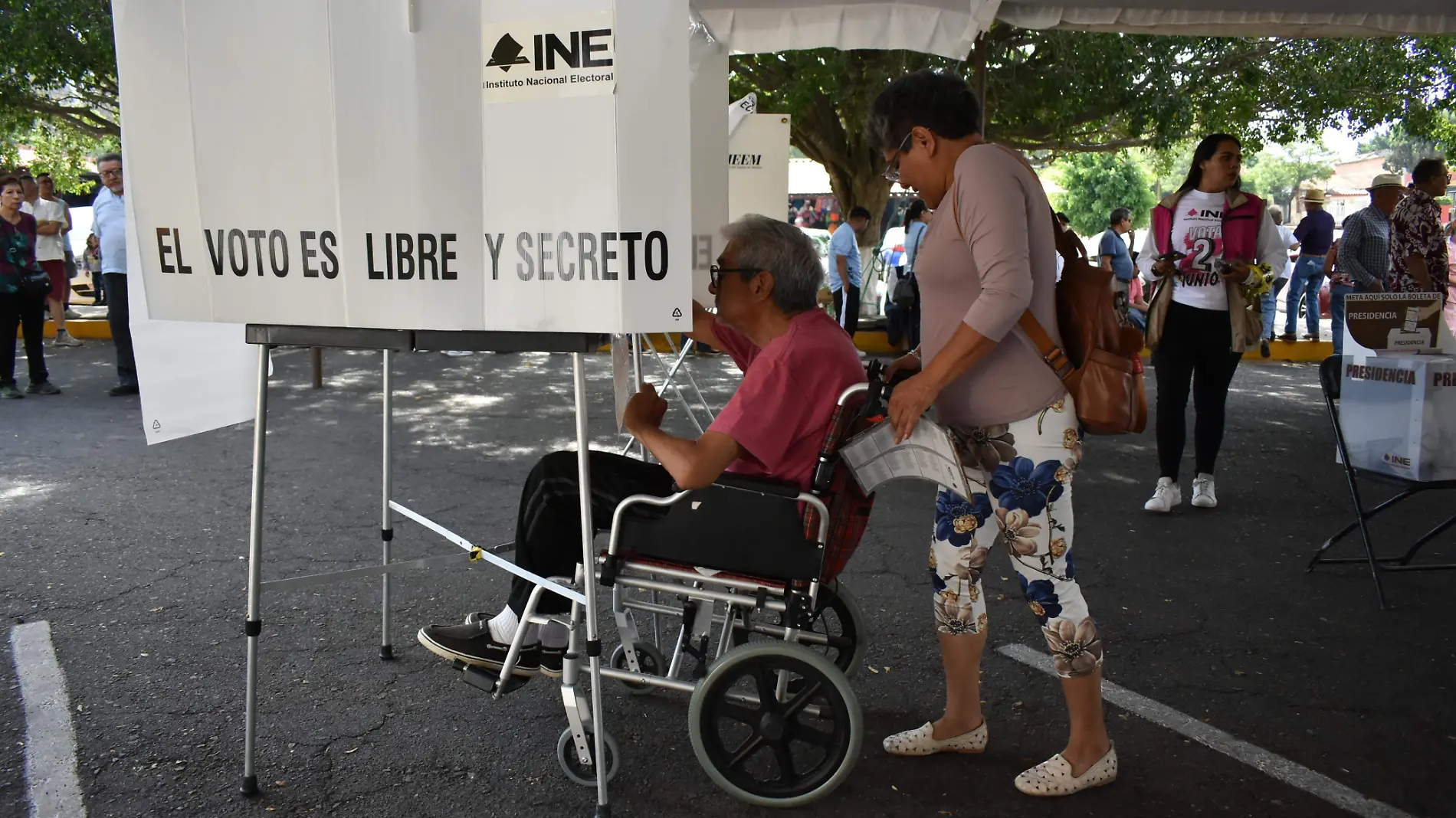 Retrasos en casillas e intenso calor no frenaron el voto de los mexiquenses  